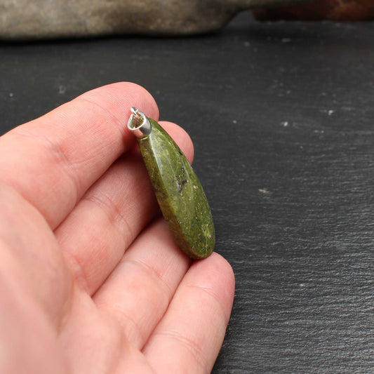 Norwegischer Unakit / Epidot Anhänger - Handarbeit