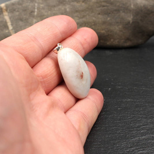 Quarz Anhänger vom Rhein - Rheinkiesel | Trommelstein Anhänger