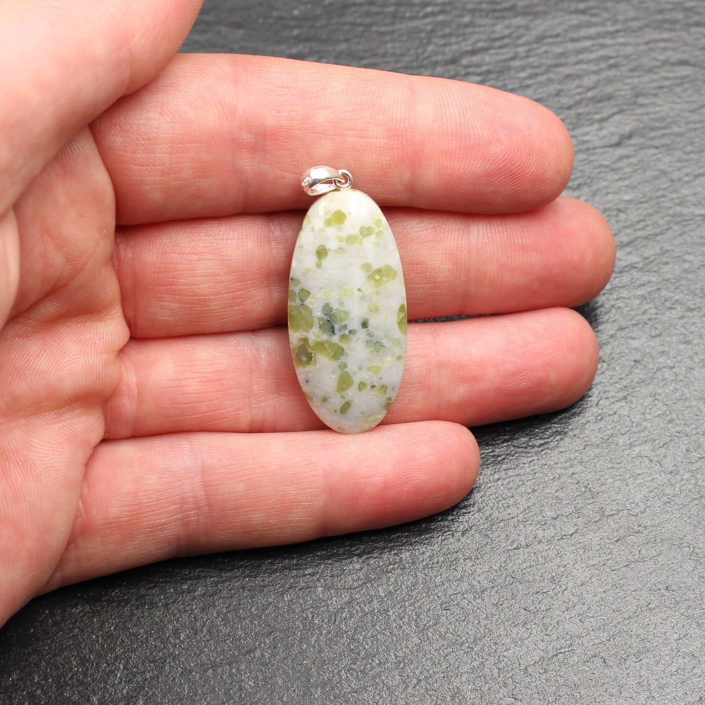 Schottischer Iona Marmor Anhänger - Handarbeit