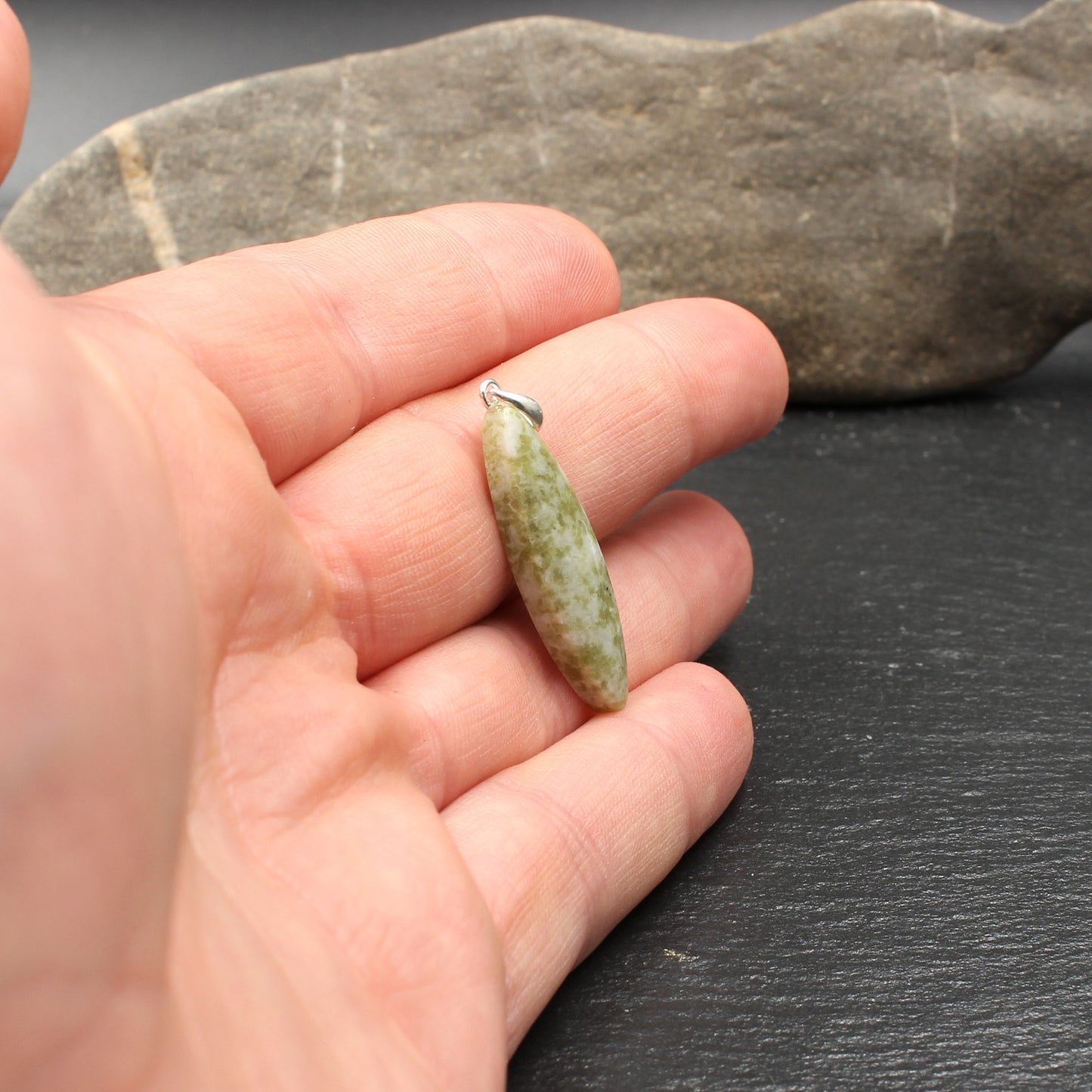 Schottischer Iona Marmor Anhänger - Handarbeit