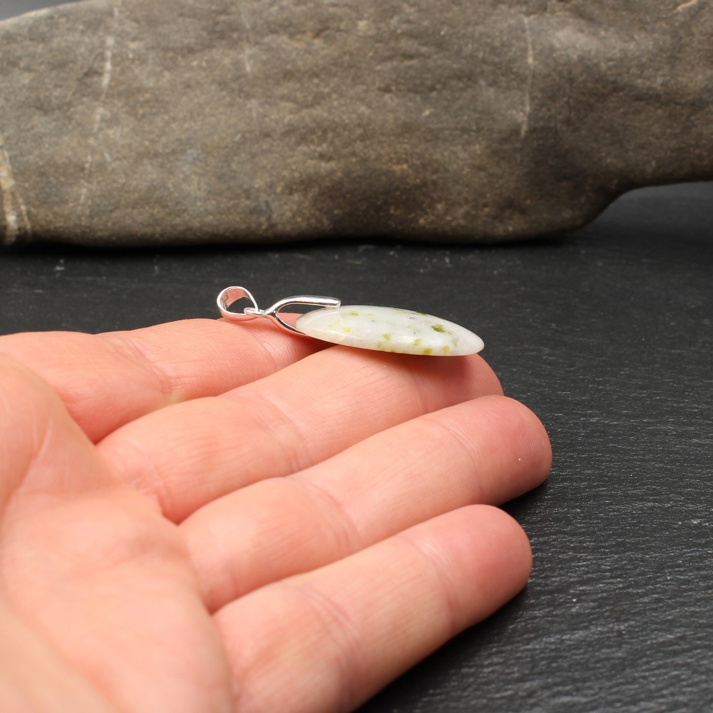 Schottischer Iona Marmor Anhänger - Handarbeit