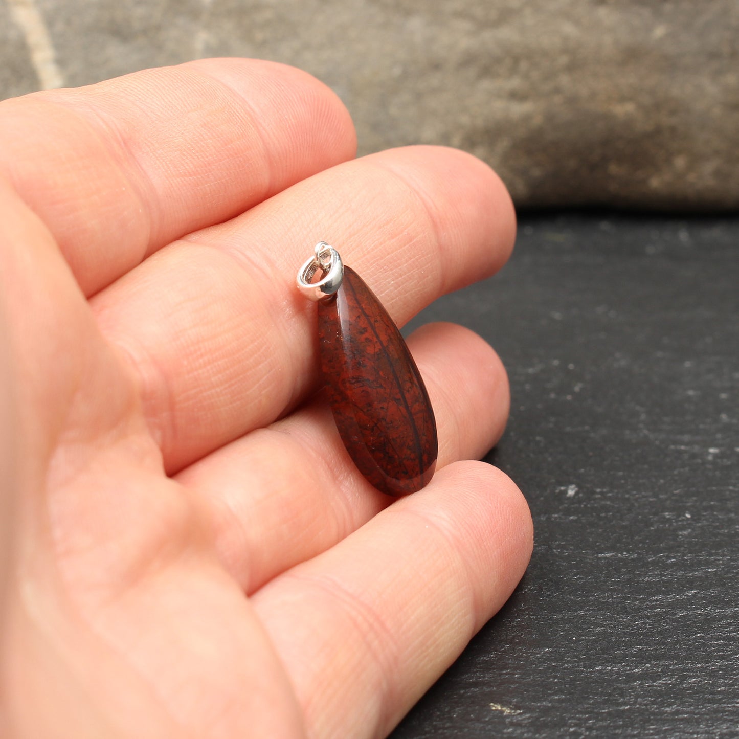 Schottischer Roter Jaspis Anhänger - Handarbeit