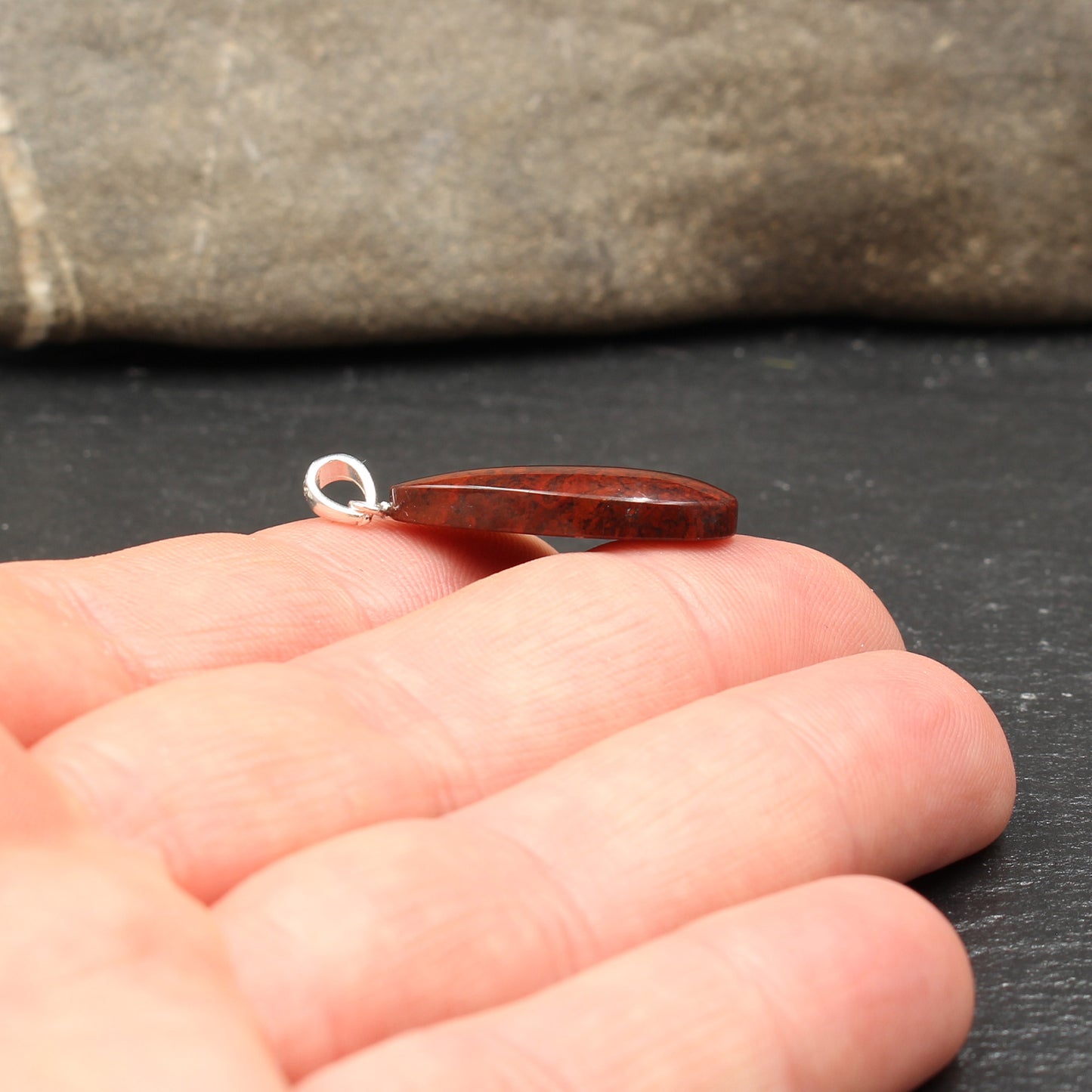 Schottischer Roter Jaspis Anhänger - Handarbeit