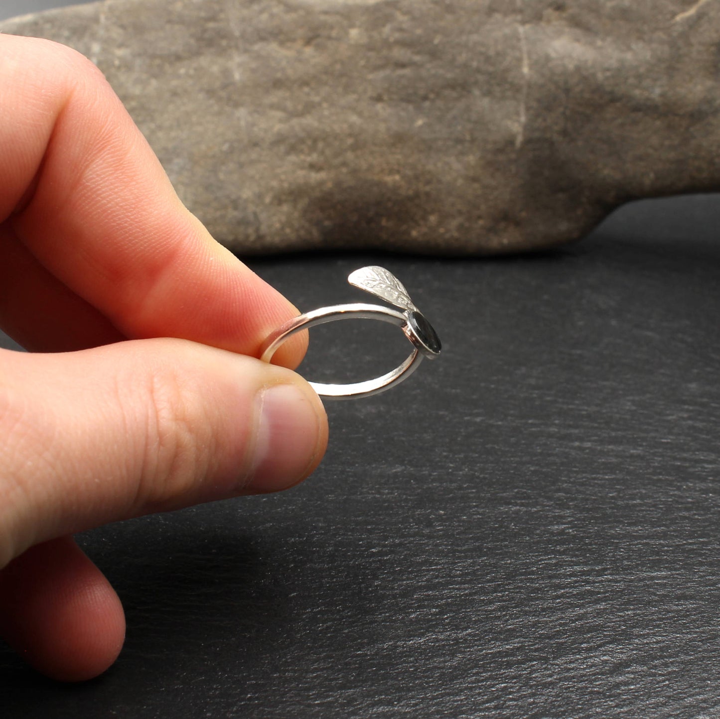 Finnischer Spektrolith Sterlingsilber Blattring (Größenverstellbar)