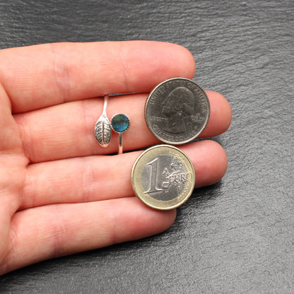 Finnischer Spektrolith Sterlingsilber Blattring (Größenverstellbar)
