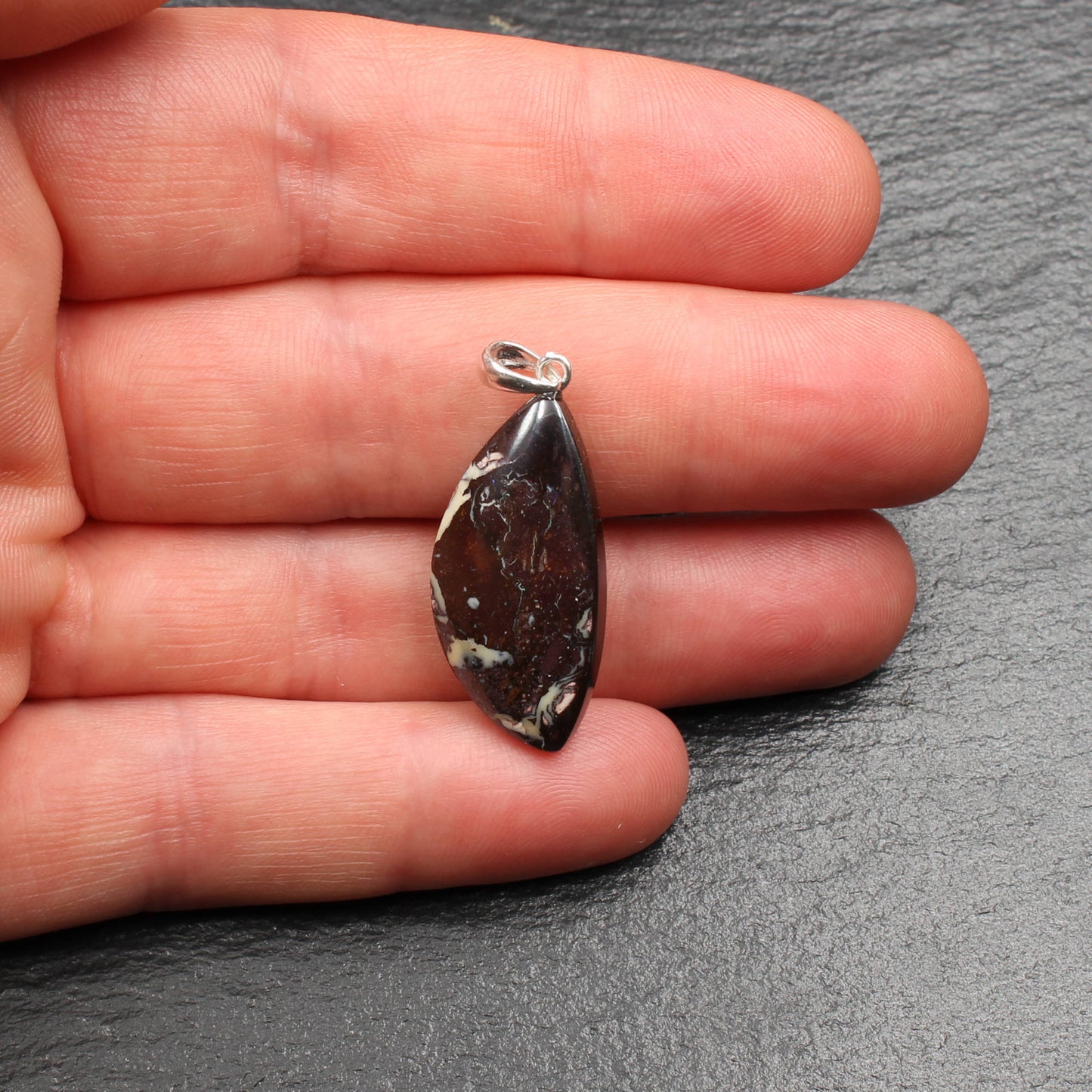 Australischer Boulder Opal Anhänger - Handarbeit aus Deutschland