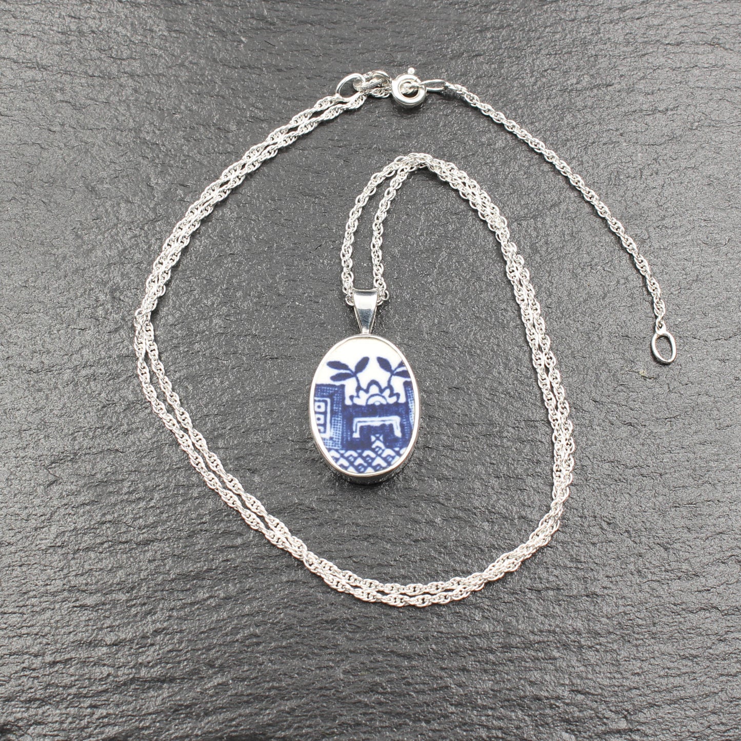 Englisches Porzellan "Old Willow" Anhänger - Oval