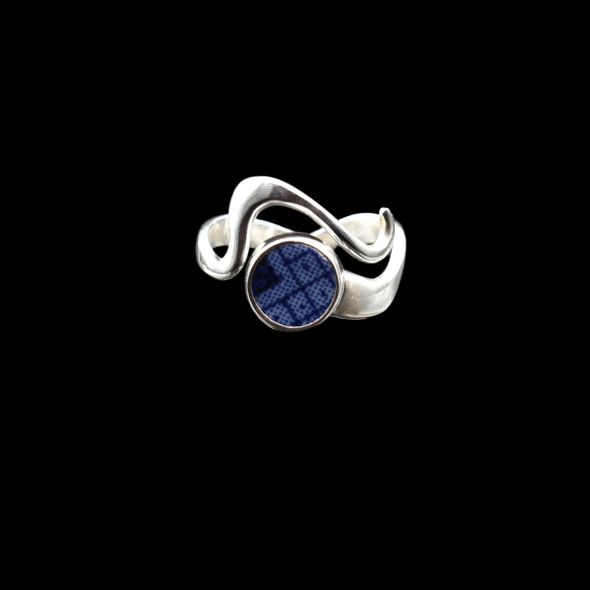 Englisches Porzellan "Old Willow" Wellenform Ring - Verstellbar