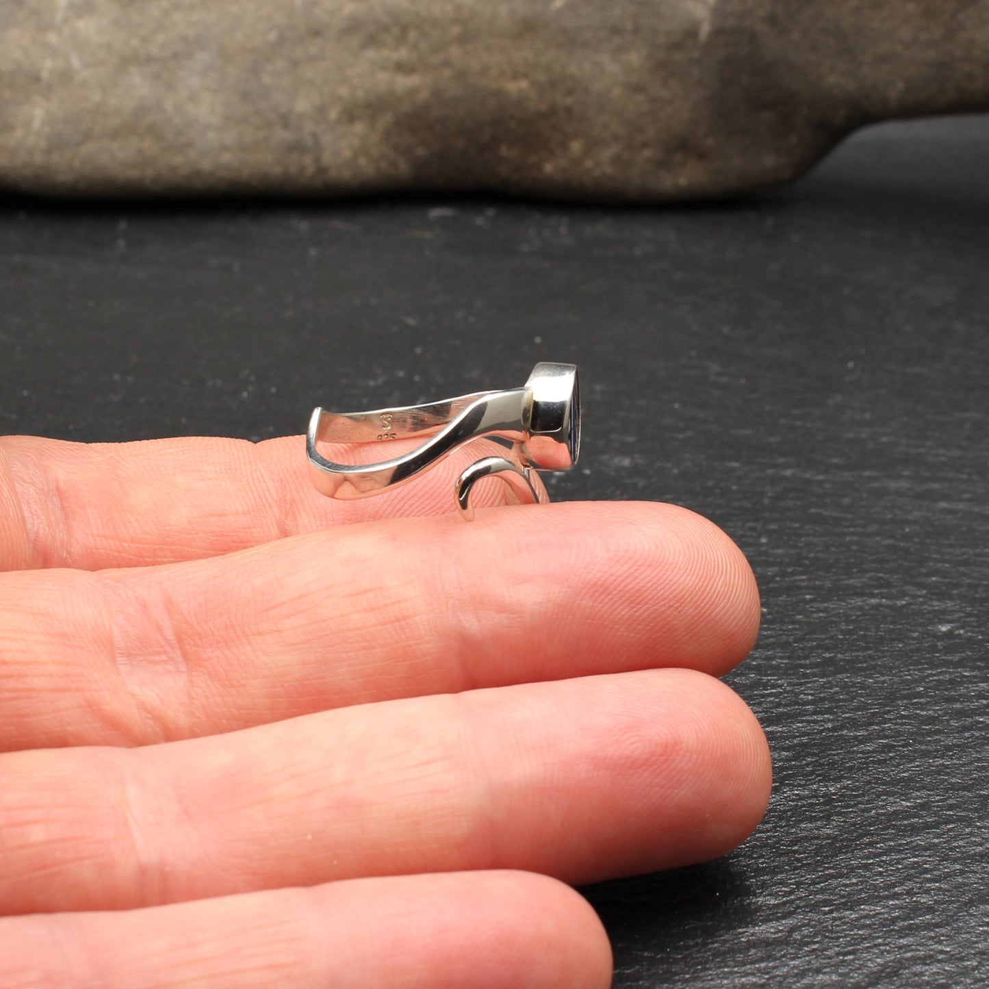 Englisches Porzellan "Old Willow" Wellenform Ring - Verstellbar