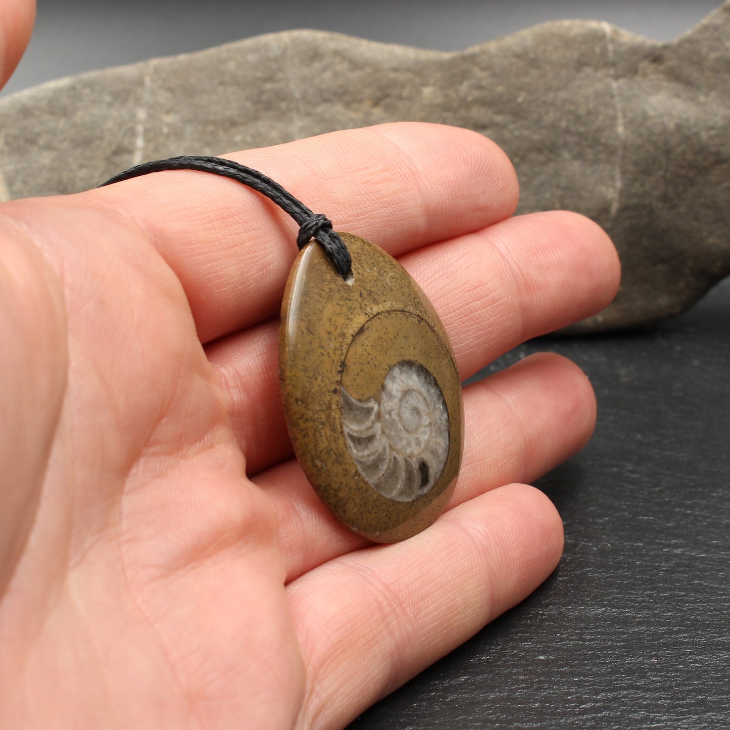 Ammonit Fossil Anhänger - Handarbeit