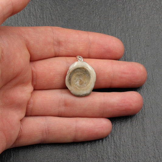 Fossile Schnecke Anhänger - Handarbeit