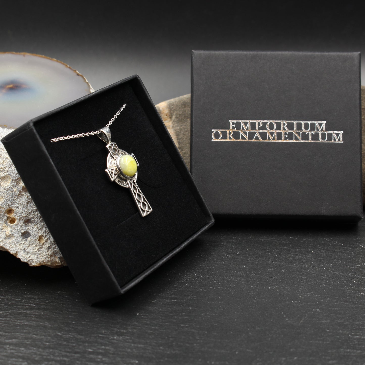 Schottischer Highland Marmor - Keltisches Kreuz Anhänger