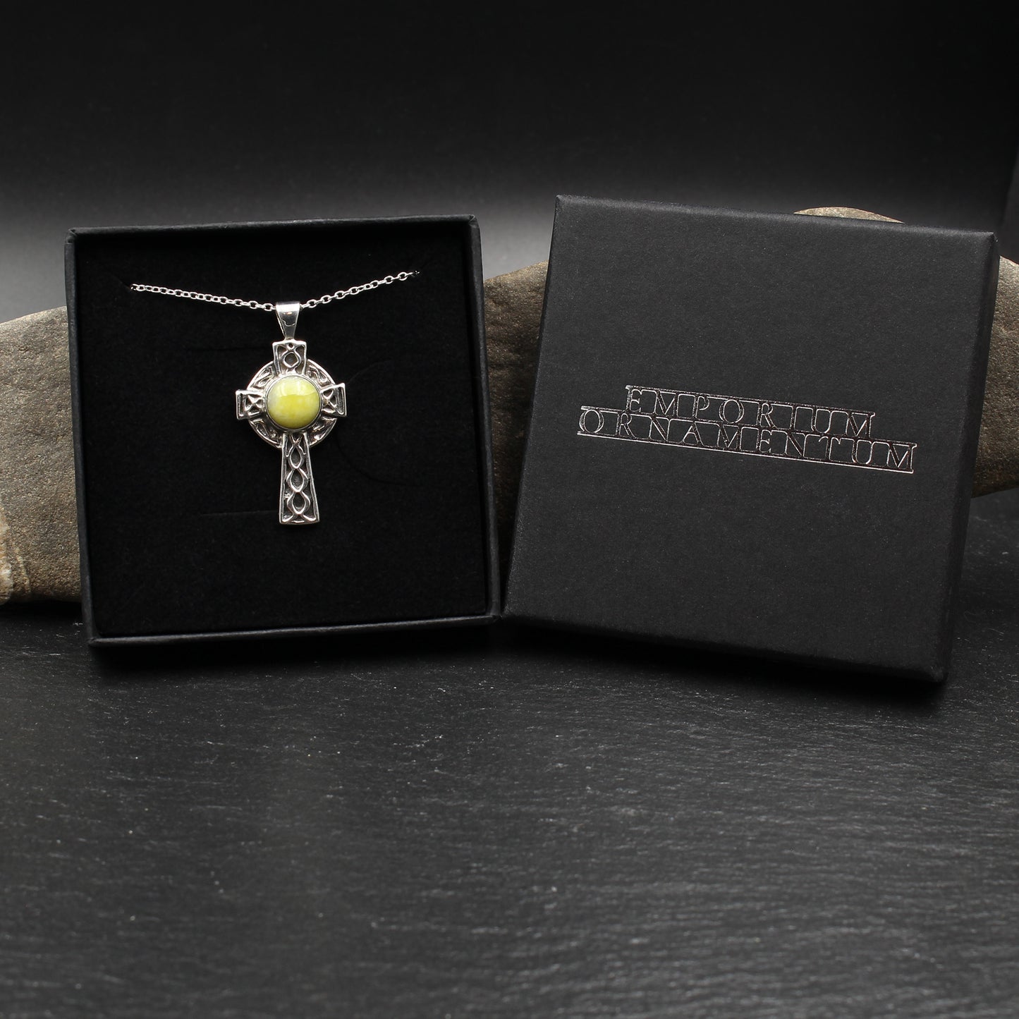 Schottischer Highland Marmor - Keltisches Kreuz Anhänger