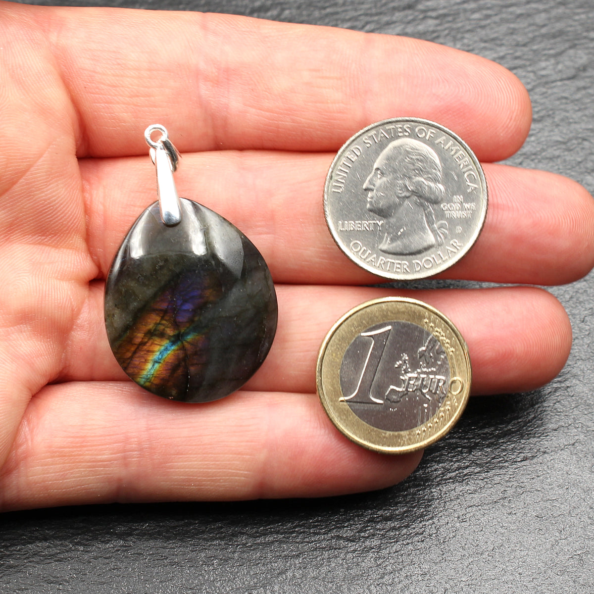 Labradorite Pendant - Handmade in Germany