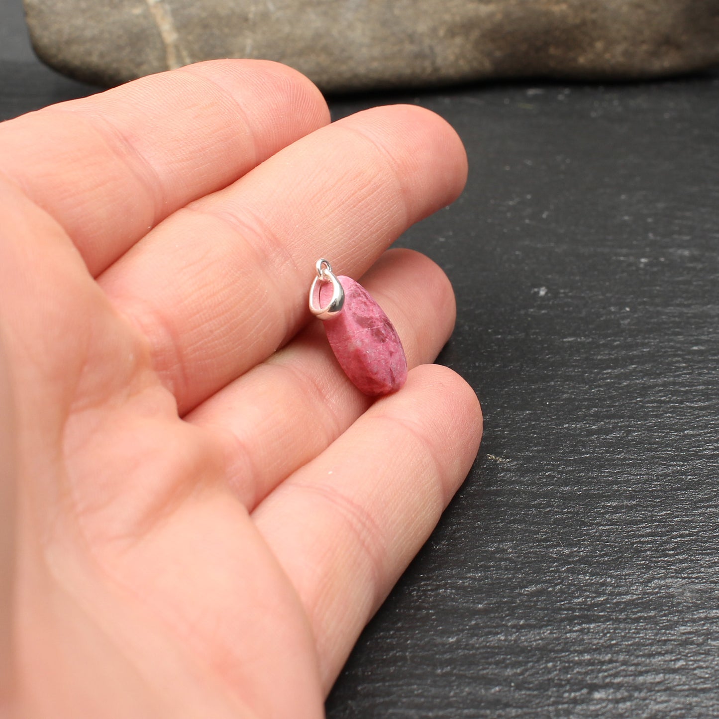 Norwegischer Thulit Anhänger - Handarbeit