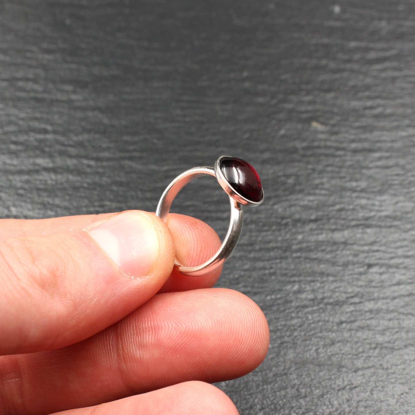 Roter Granat Ring (Größenverstellbar) - Handarbeit aus Deutschland