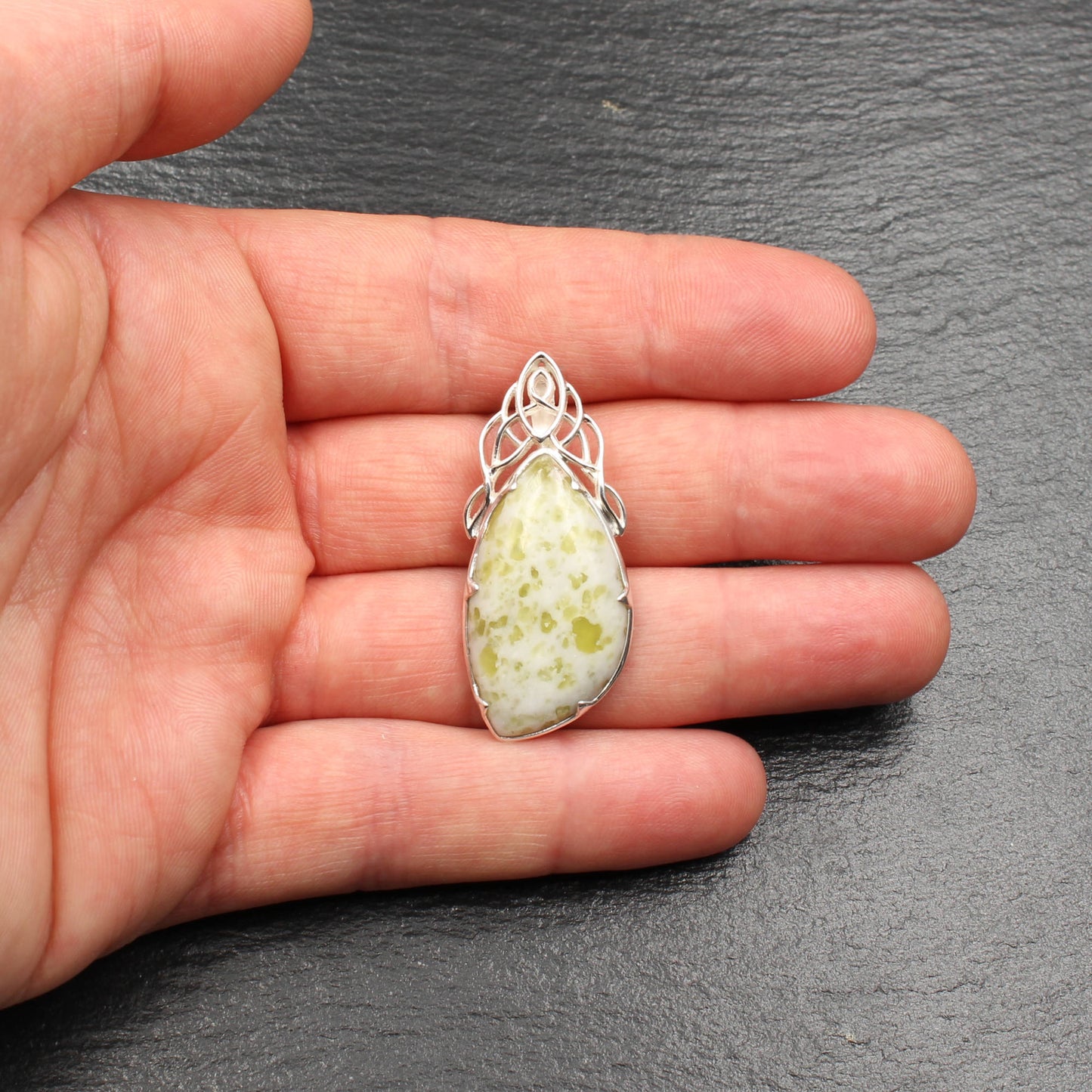 Iona Marmor - Keltischer Wasserfall Anhänger