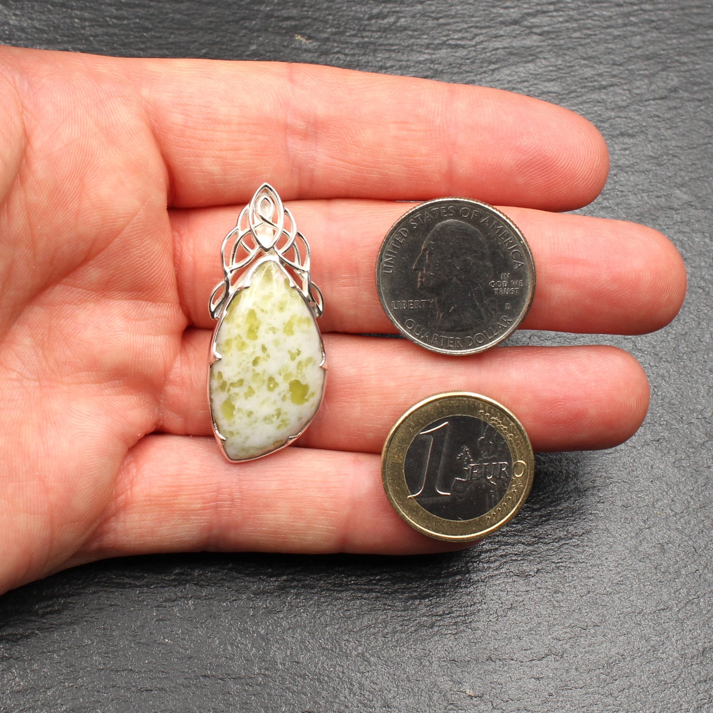 Iona Marmor - Keltischer Wasserfall Anhänger