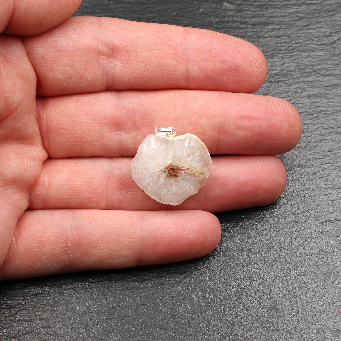 Schottischer Bergkristall / Quarz Anhänger - Handarbeit