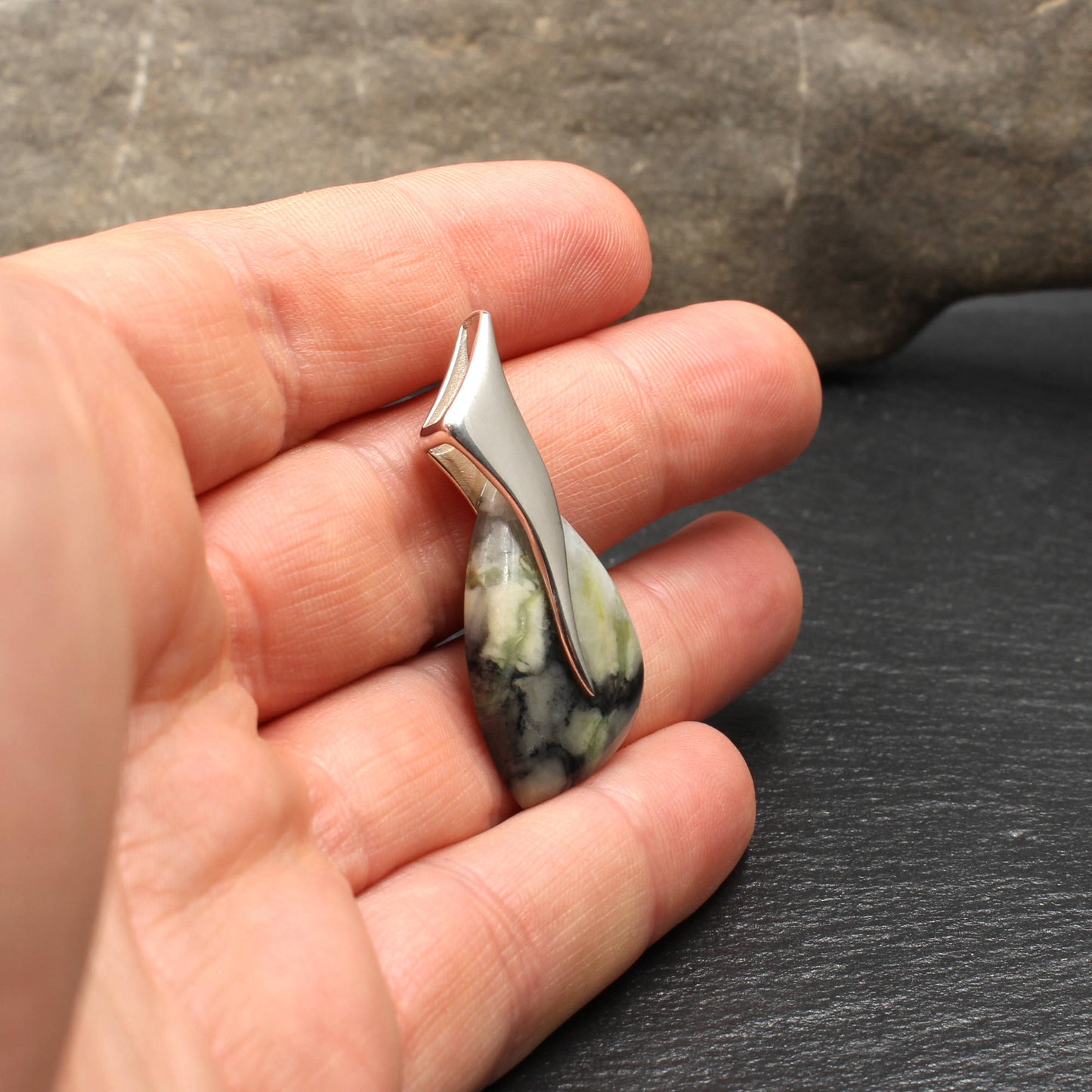 Schottischer Skye Marmor - Flügel Design Anhänger