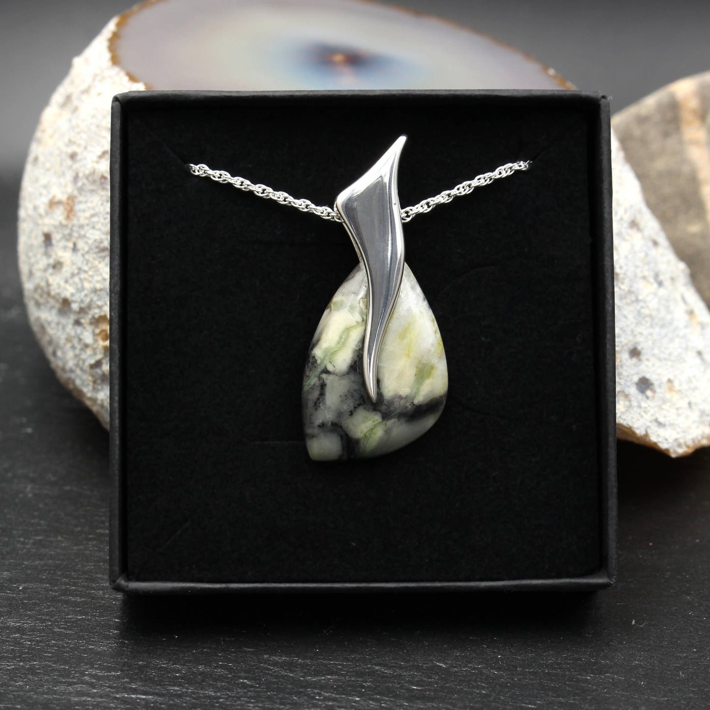 Schottischer Skye Marmor - Flügel Design Anhänger