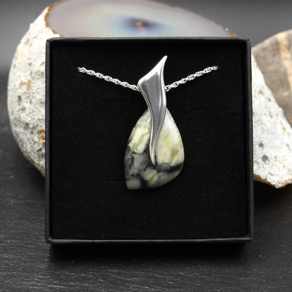 Schottischer Skye Marmor - Flügel Design Anhänger