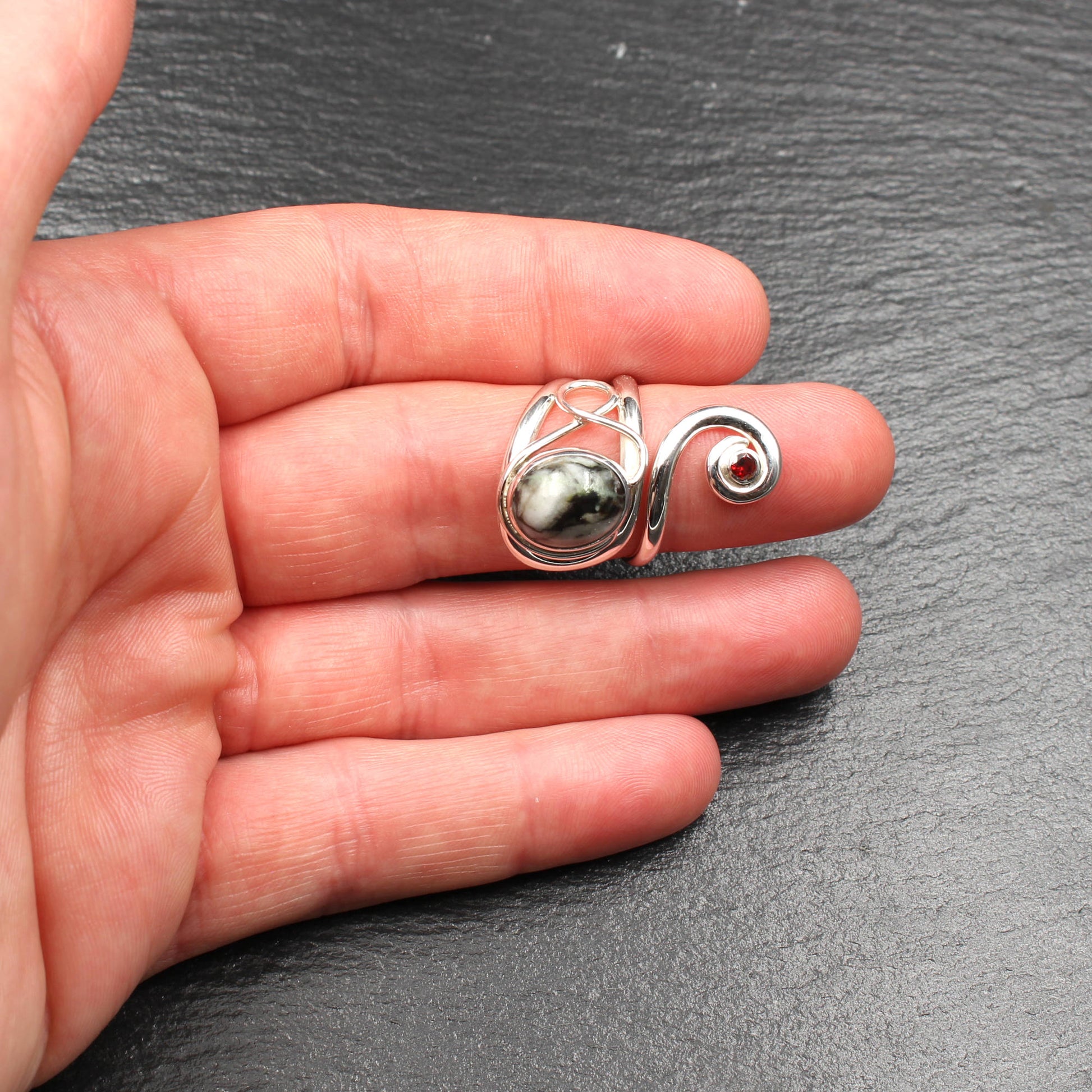 Skye Marmor & Granat - Keltischer Wirbel Ring