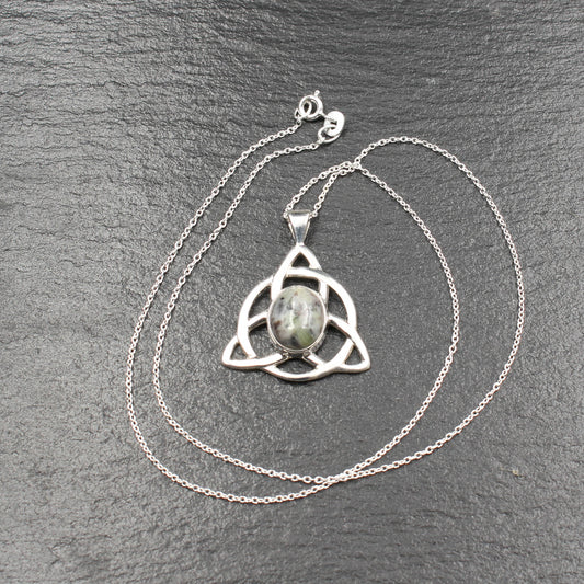 Skye Marmor Anhänger Keltische Triqueta