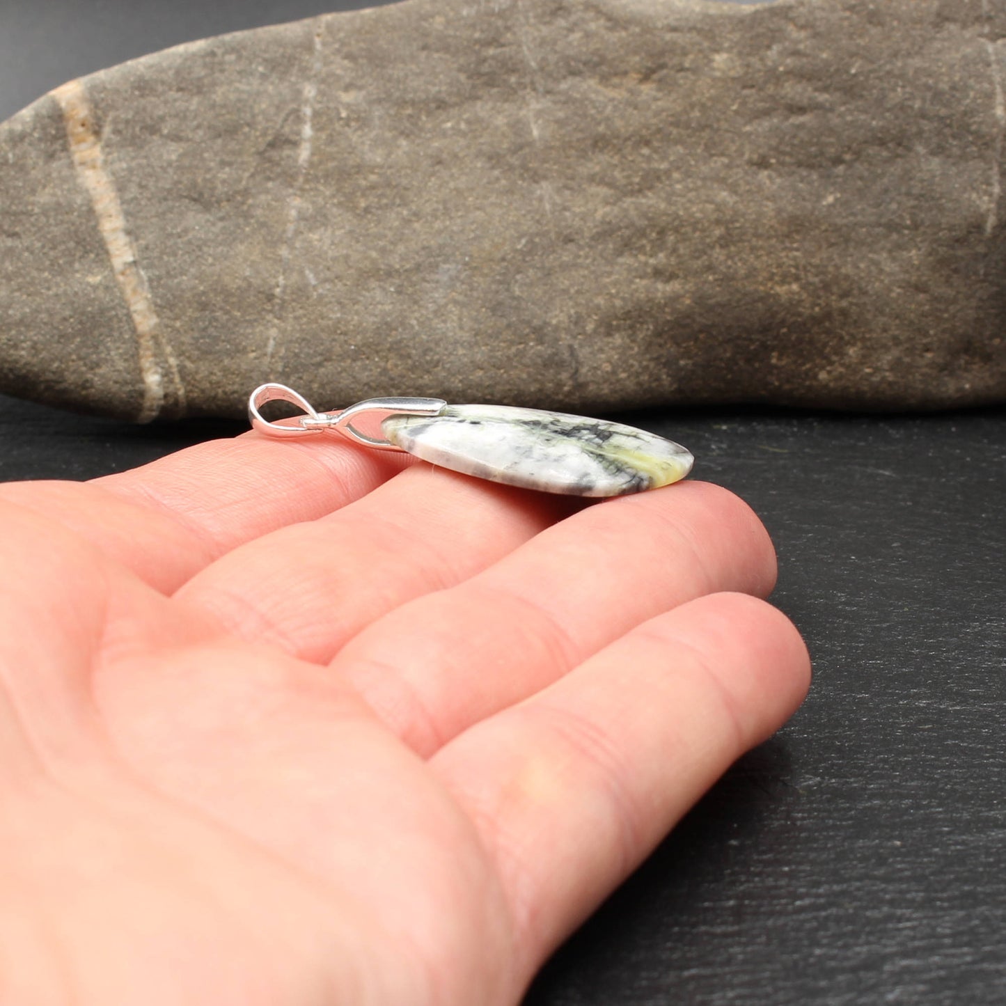 Schottischer Skye Marmor Anhänger - Handarbeit