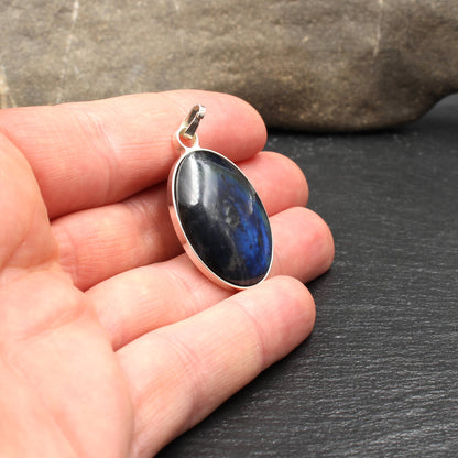 Finnish Spectrolite Gemstone Pendant – Handcrafted in Germany