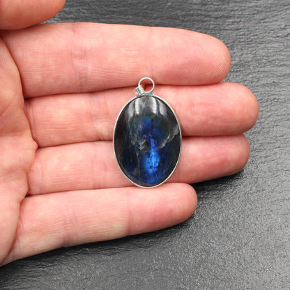 Finnish Spectrolite Gemstone Pendant – Handcrafted in Germany