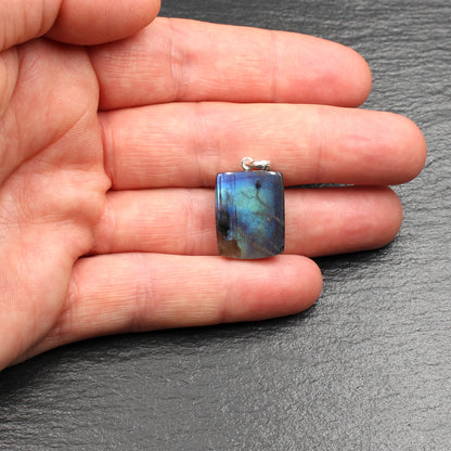 Finnischer Spektrolith Edelstein Anhänger - Handarbeit aus Deutschland