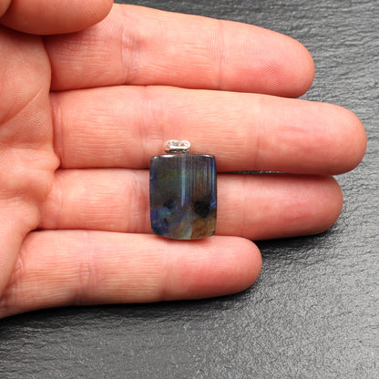 Finnischer Spektrolith Edelstein Anhänger - Handarbeit aus Deutschland