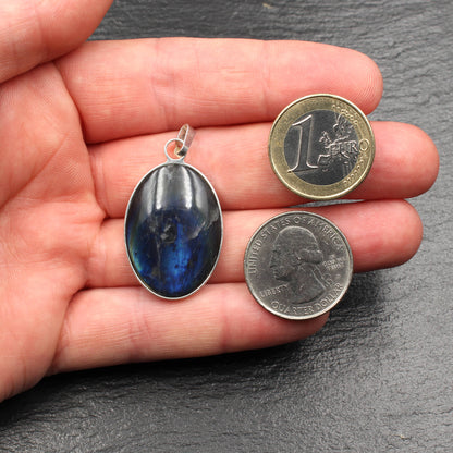 Finnish Spectrolite Gemstone Pendant – Handcrafted in Germany