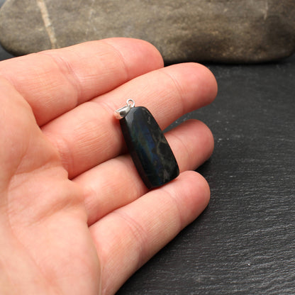 Finnish Spectrolite Gemstone Pendant – Handcrafted in Germany
