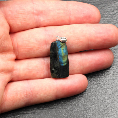 Finnish Spectrolite Gemstone Pendant – Handcrafted in Germany