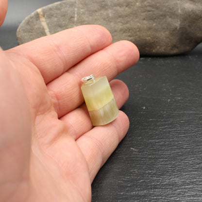 Ostseejade (Faserkalk) Anhänger - Handarbeit