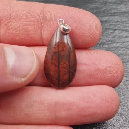Schottischer Roter Jaspis Anhänger - Handarbeit