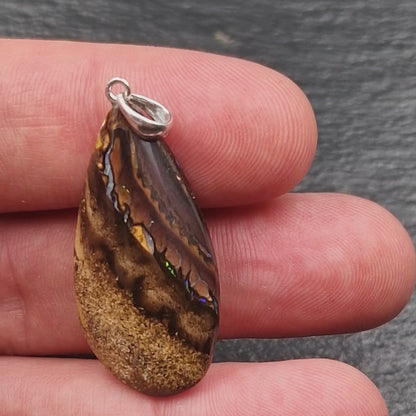 Australischer Boulder Opal Anhänger - Handarbeit aus Deutschland