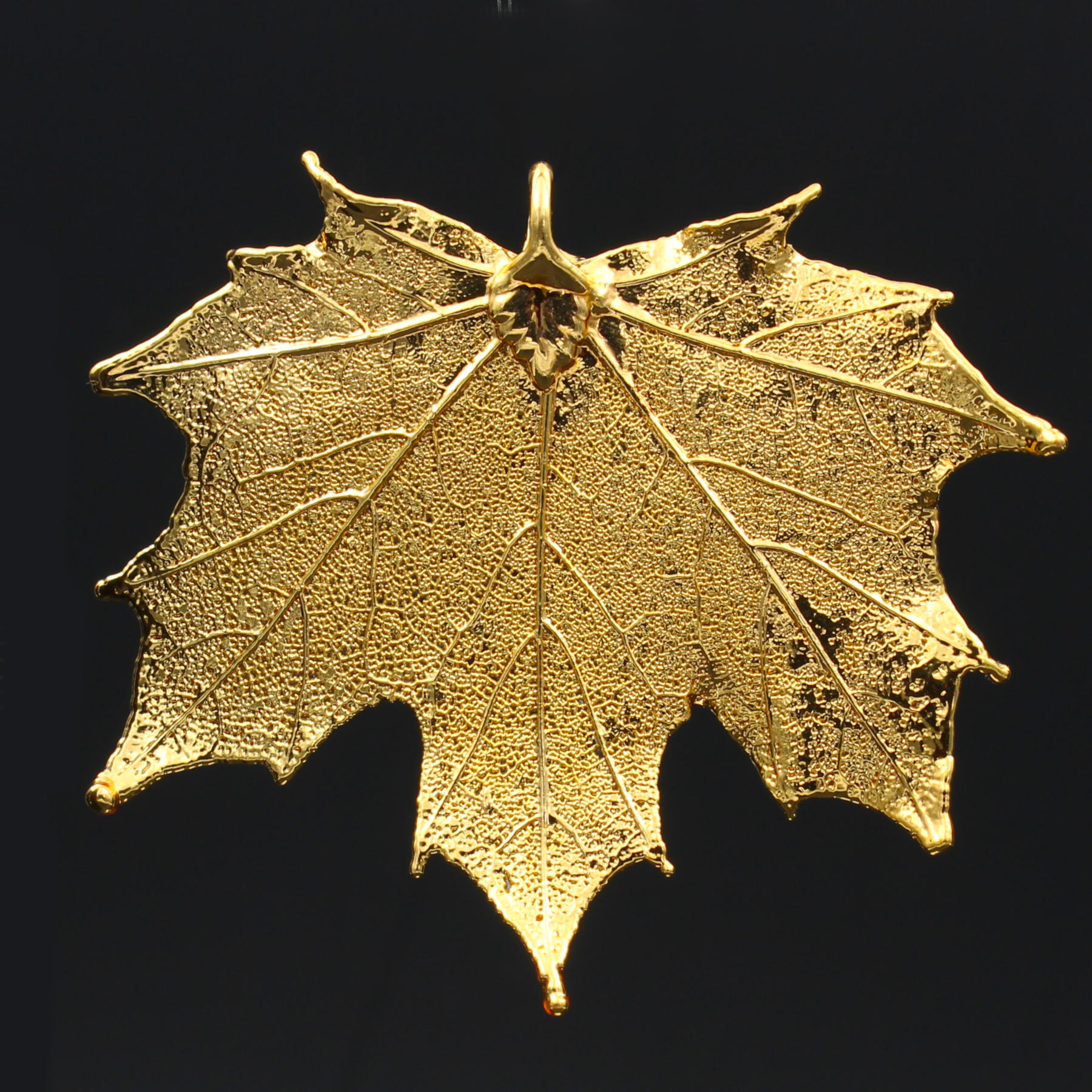 Gold leaf. Golden leaves. Gold Leaf leaves. Паттерн клен лист золото метал.